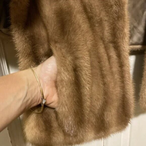 Gorgeous Brown Fur Stole - Picture 4 of 9